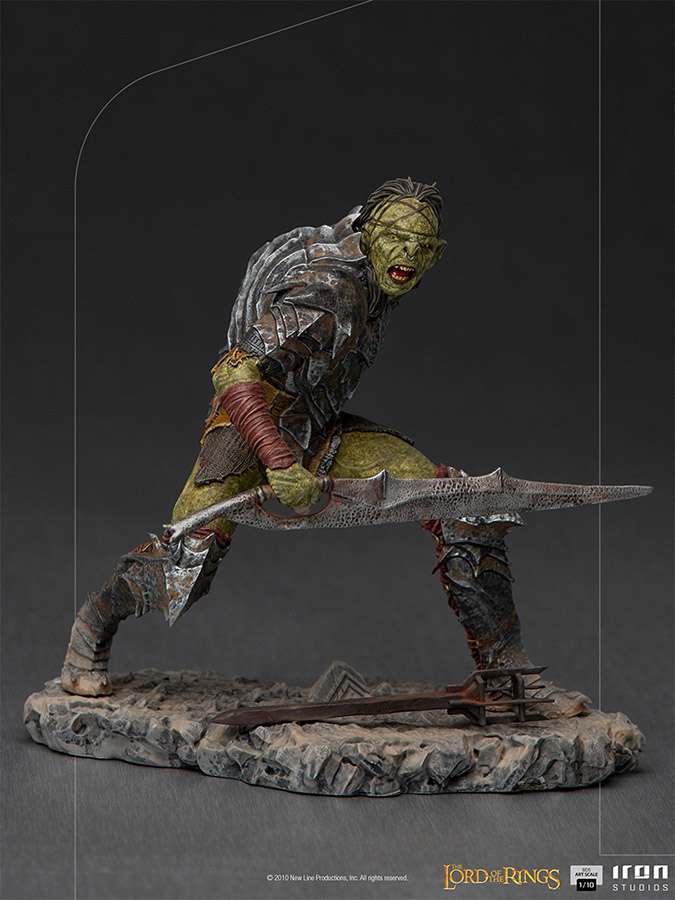 77517-LOTR SWORDSMAN ORC 1/10 ART STATUE