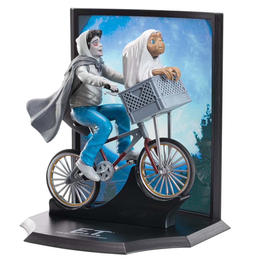 91262-ET WITH ELLIOT OVER THE MOON DIORAMA